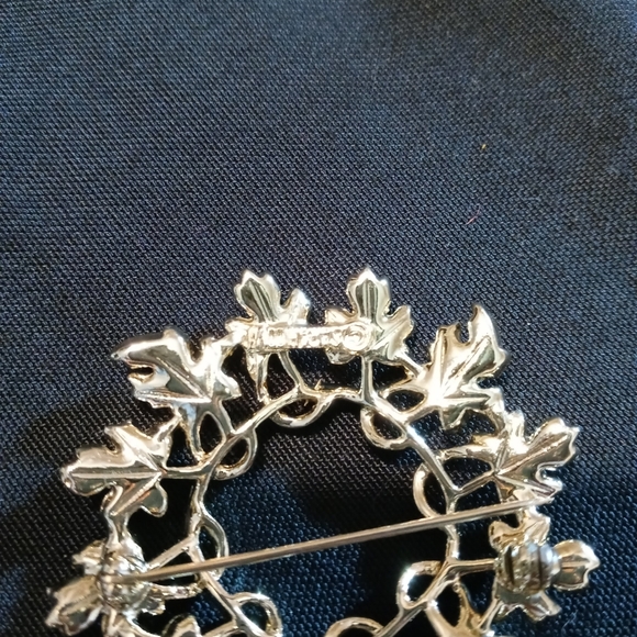 Sarah Coventry pin and earing set - Picture 5 of 5